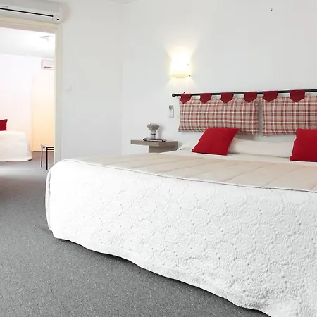 ドゥ コンポステル 3* サルラ・ラ・カネダ