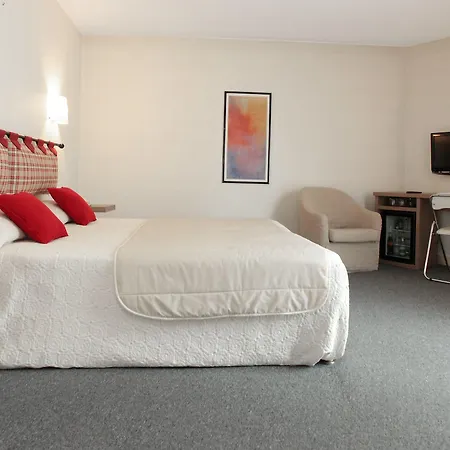 ドゥ コンポステル ホテル サルラ・ラ・カネダ