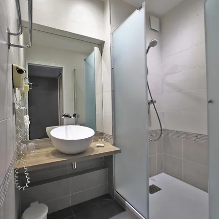 ドゥ コンポステル 3*