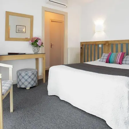 ドゥ コンポステル ホテル