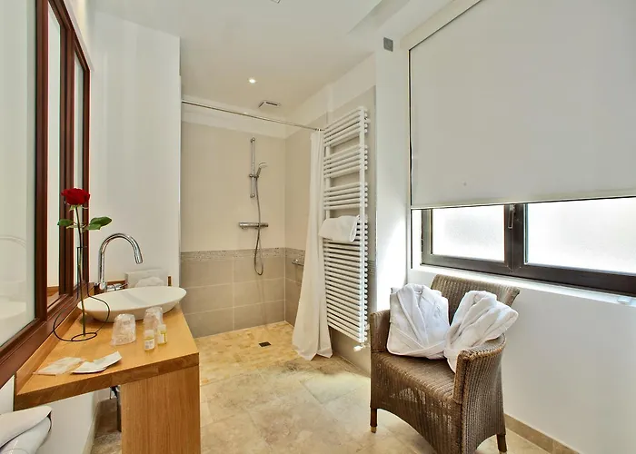 Hotel De Compostelle 3*